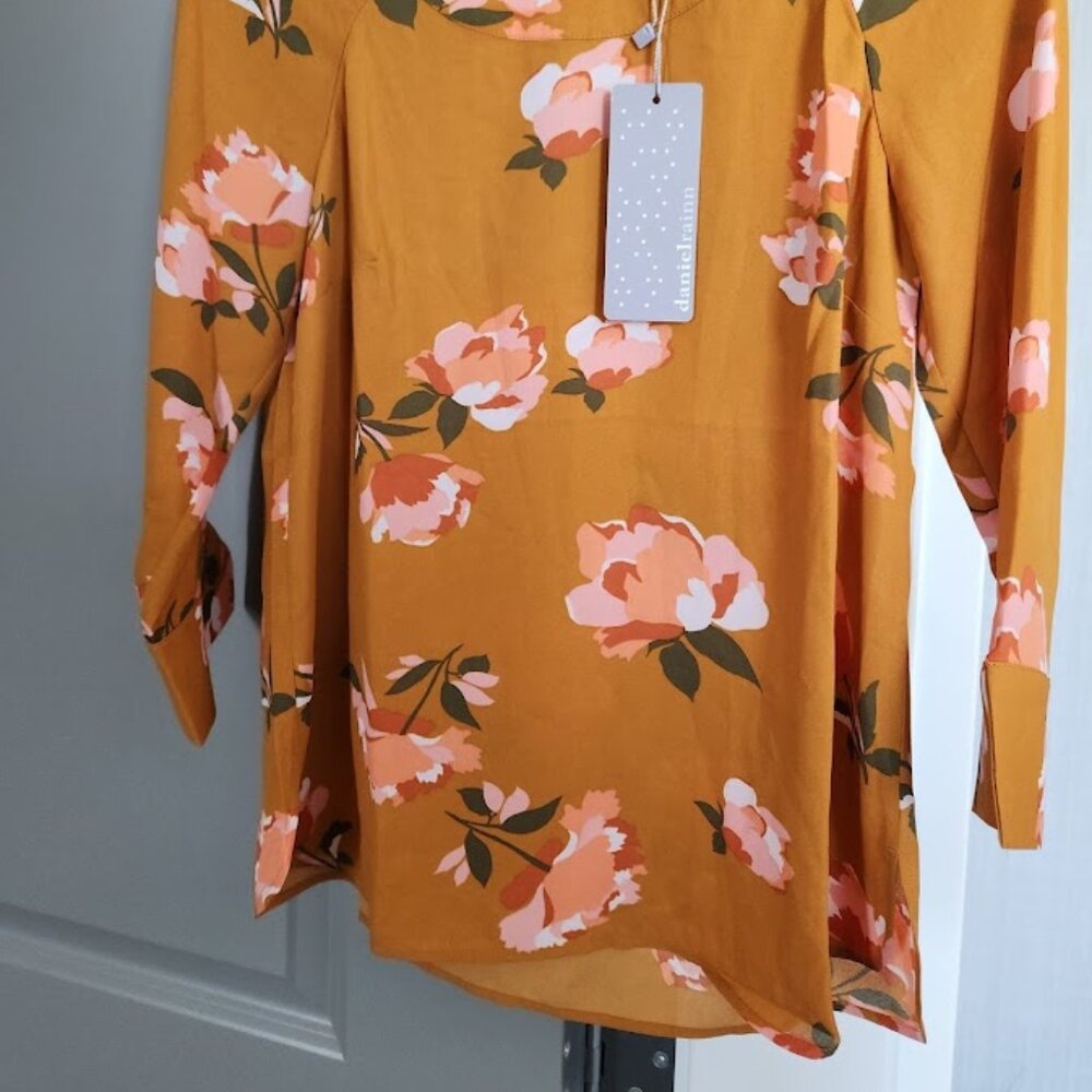 Daniel Rainn Top NWT